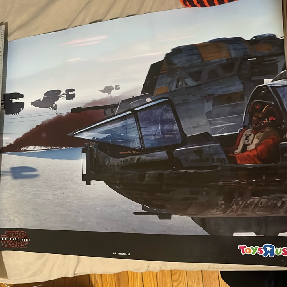 Star Wars Last Jedi 24x18 Spaceship exclusive Toys R US poster 2017 new (final)